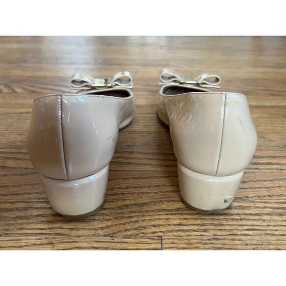 Salvatore Ferragamo Patent Cream Bow Slip On Low Heel Shoes   Women's Size 6.5 - Picture 5 of 10